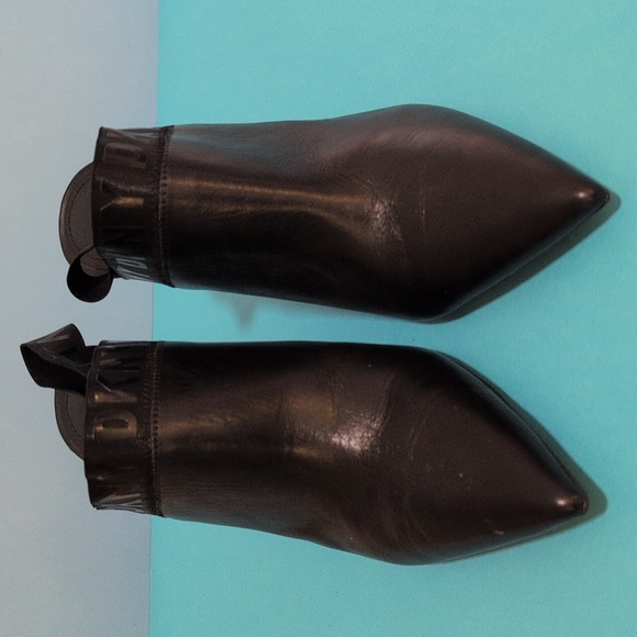 DKNY, like new! genuine leather heels, black, logo, size 10 - Picture 4 of 12